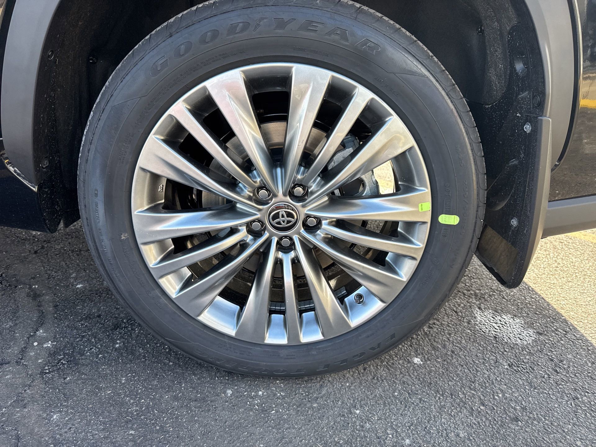 New 2026 Toyota Highlander Platinum image 27