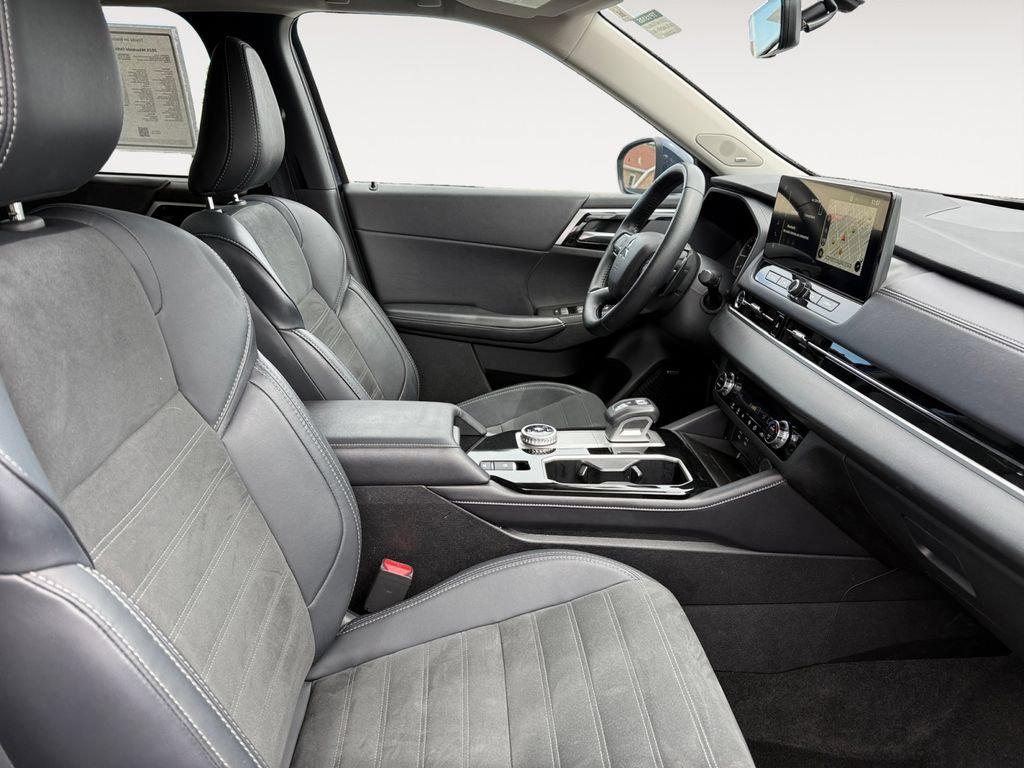 Used 2025 Mitsubishi Outlander SE AWD/4WD image 15