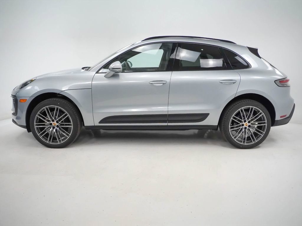 Used 2026 Porsche Macan image 2