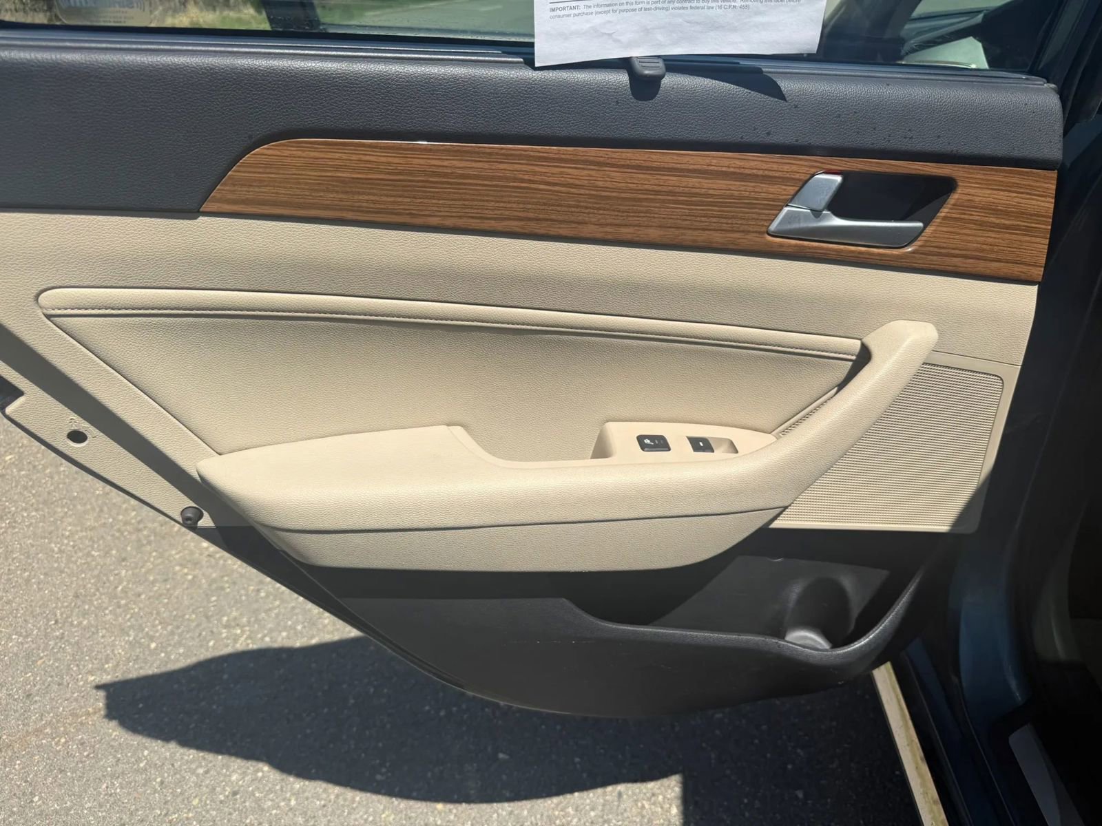 Used 2015 Hyundai Sonata Limited w/ Option Group 05 FWD image 24
