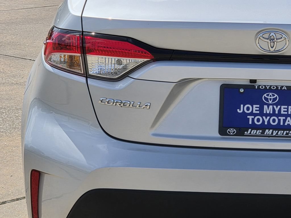 Used 2025 Toyota Corolla LE FWD image 10