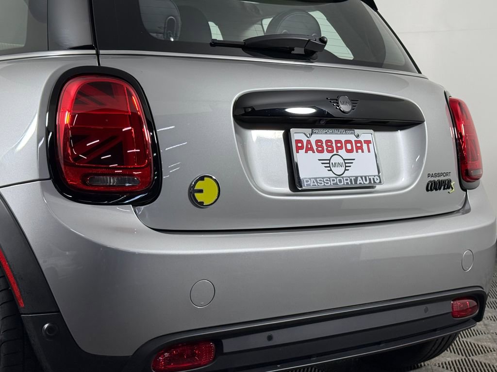 Certified 2024 MINI Cooper SE image 8