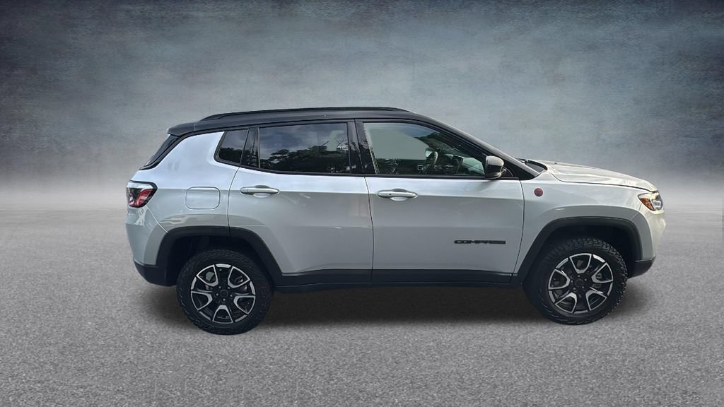 Used 2025 Jeep Compass Trailhawk AWD/4WD image 31