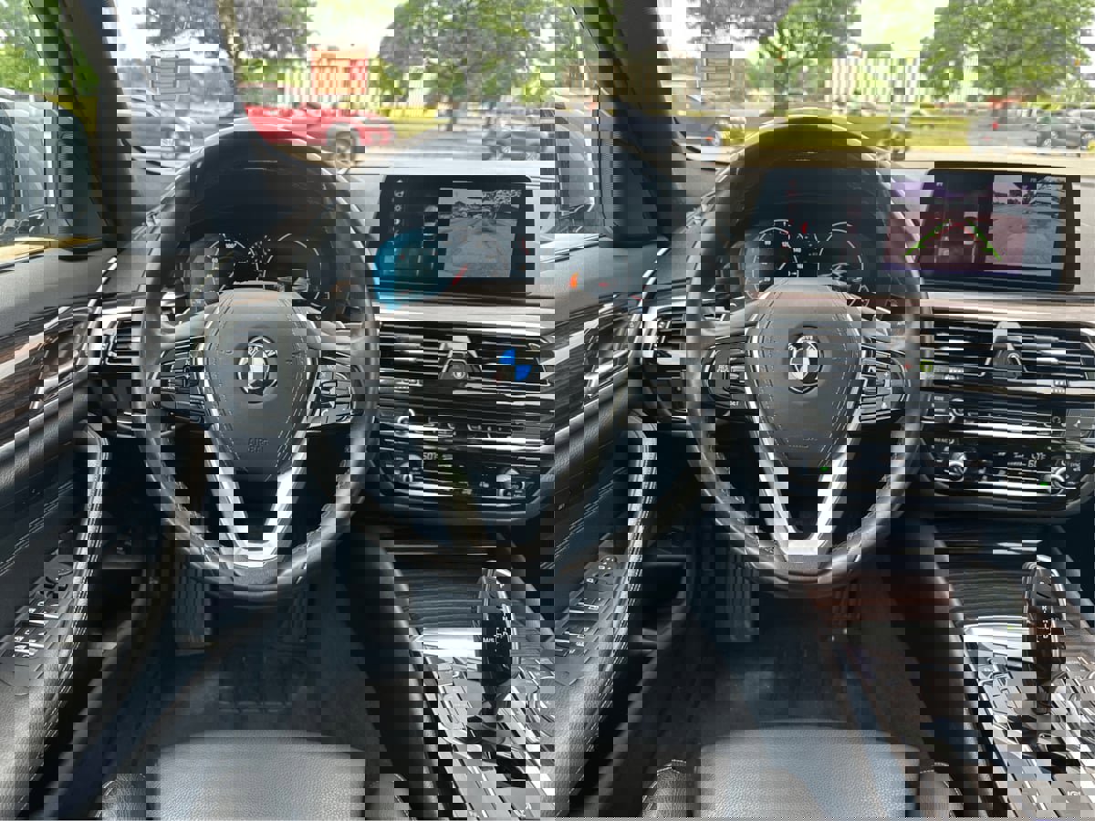 Used 2019 BMW 540i w/ Executive Package image 16