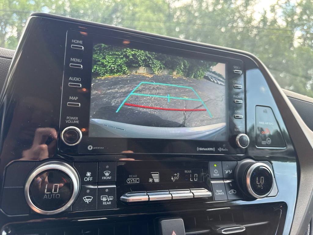 Used 2022 Toyota Highlander LE AWD/4WD image 31