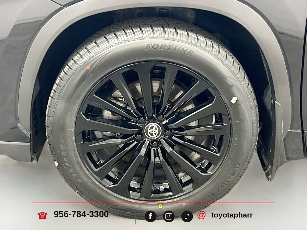 Used 2024 Toyota Highlander XSE FWD image 31