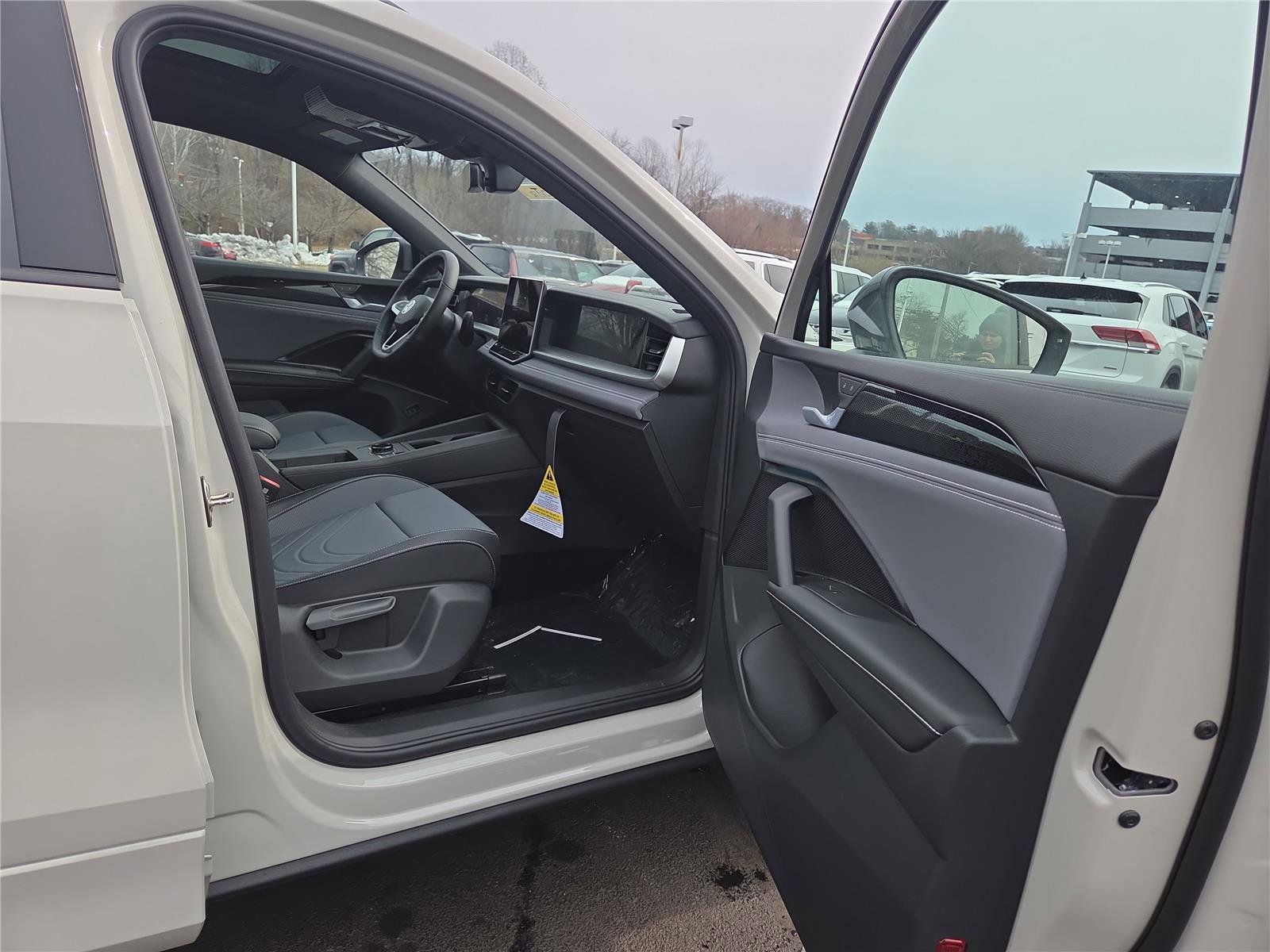 New 2026 Volkswagen Tiguan SE R-Line image 25