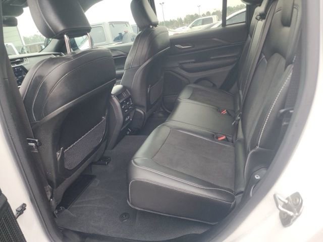 Used 2025 Jeep Grand Cherokee Altitude image 15