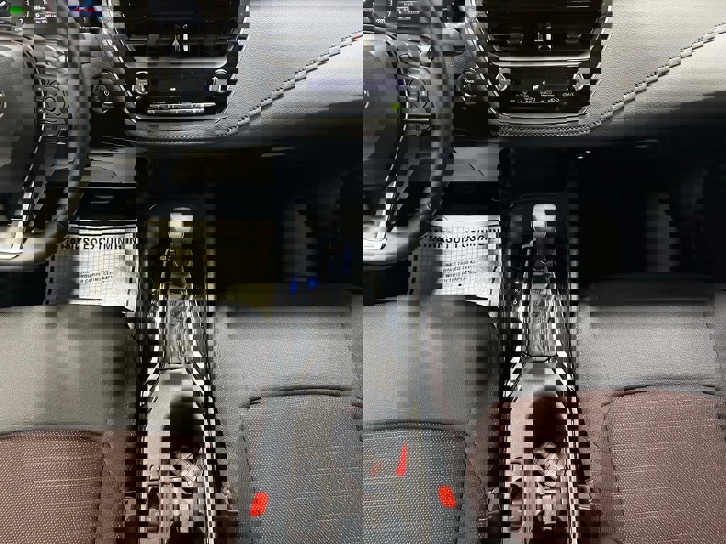 Used 2025 Toyota Corolla SE image 39