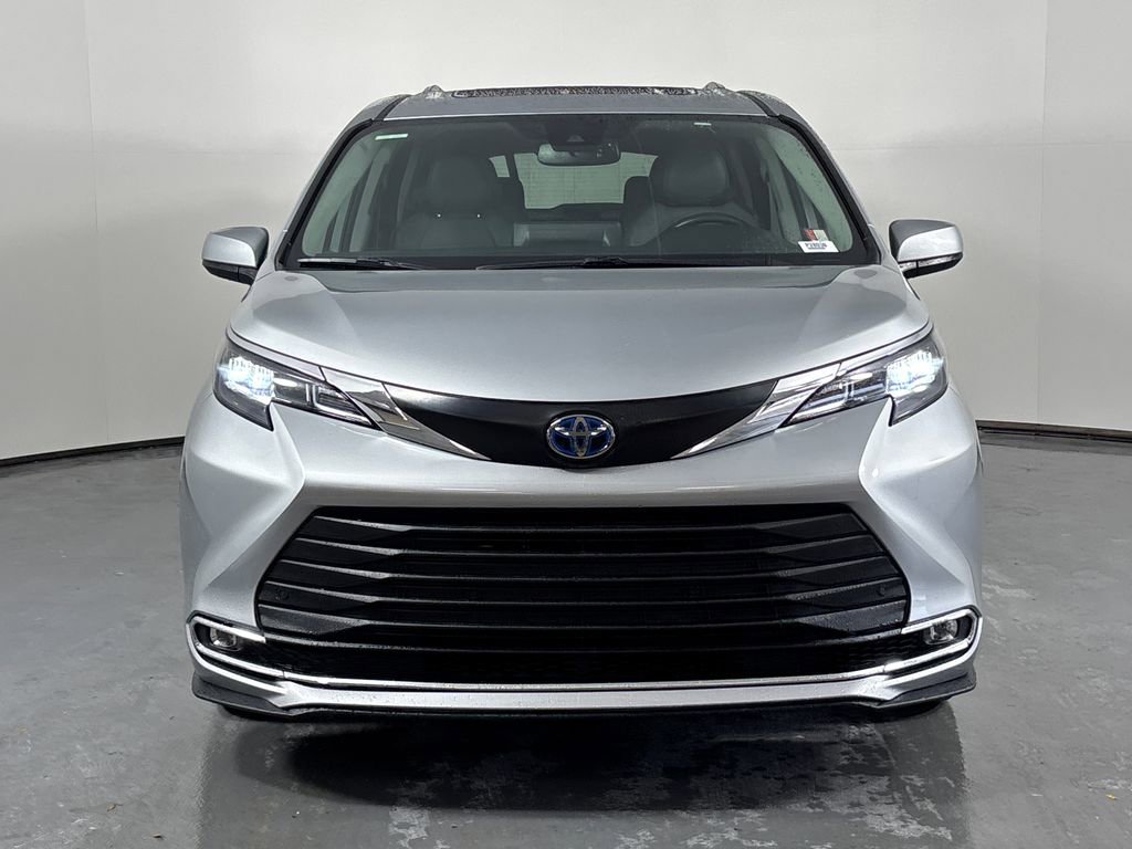 Certified 2024 Toyota Sienna XLE image 2