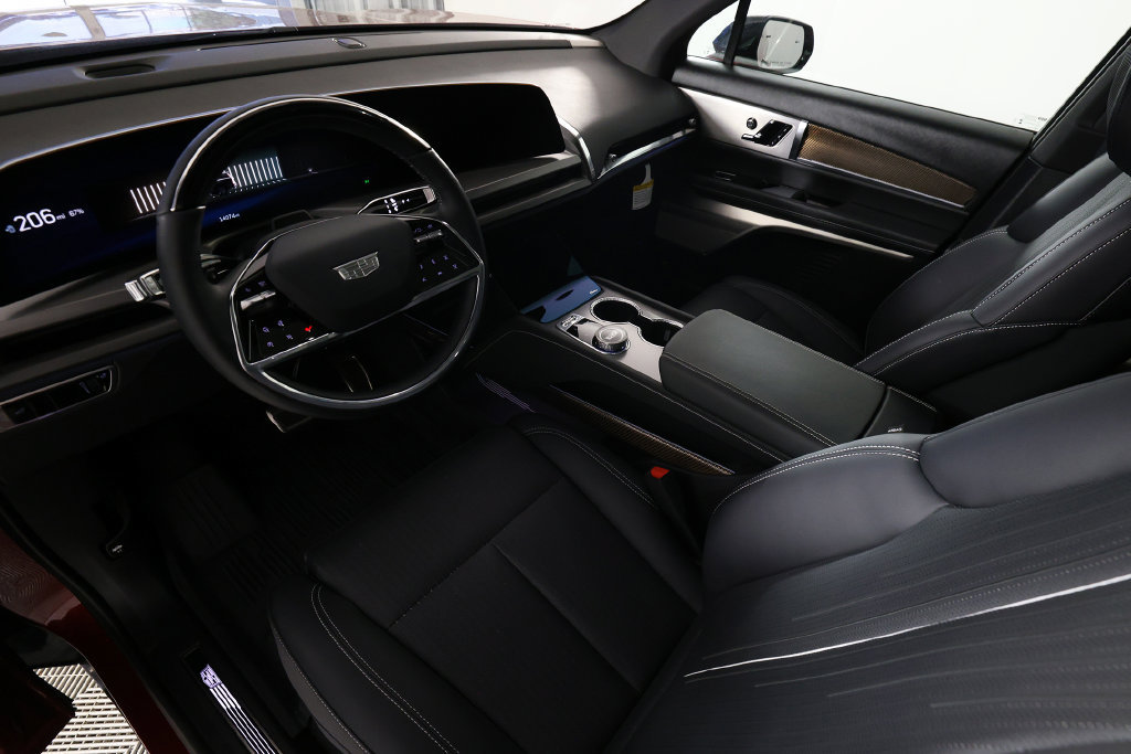 Used 2026 Cadillac Vistiq Sport w/ LPO, Floor Liner Package AWD/4WD image 19