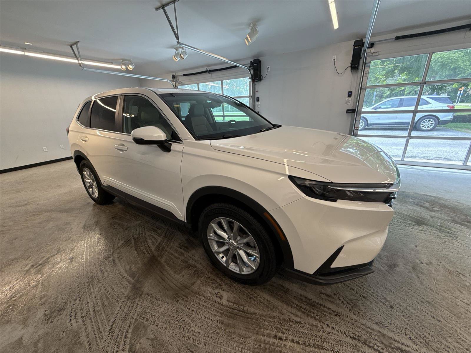 Used 2025 Honda CR-V EX image 1