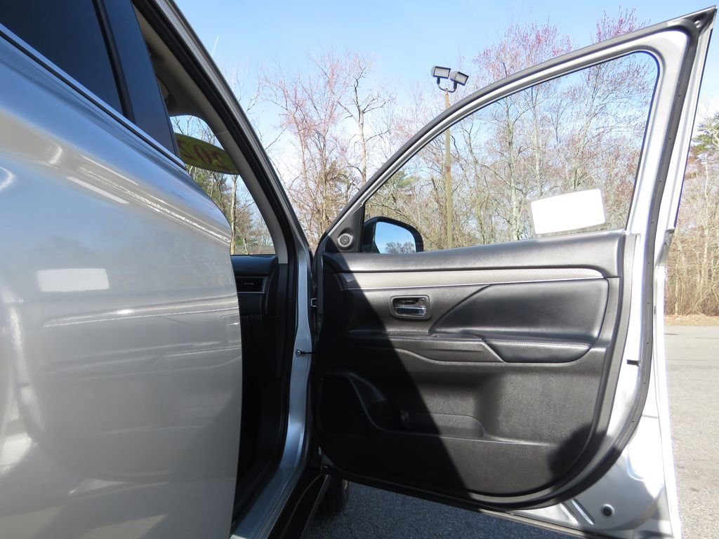 Used 2020 Mitsubishi Outlander SEL image 12