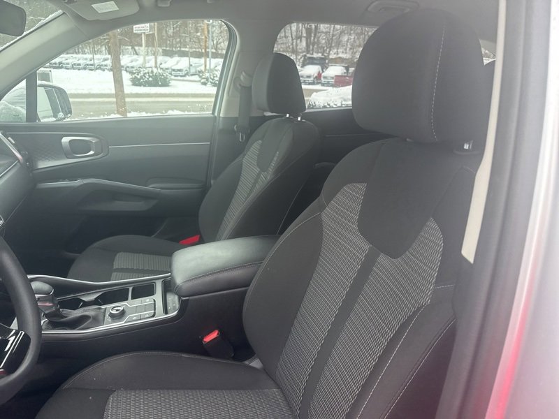 Used 2022 Kia Sorento LX image 11