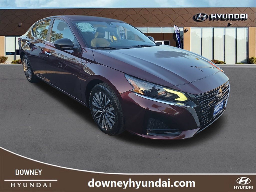 Used 2025 Nissan Altima 2.5 SV FWD image 7