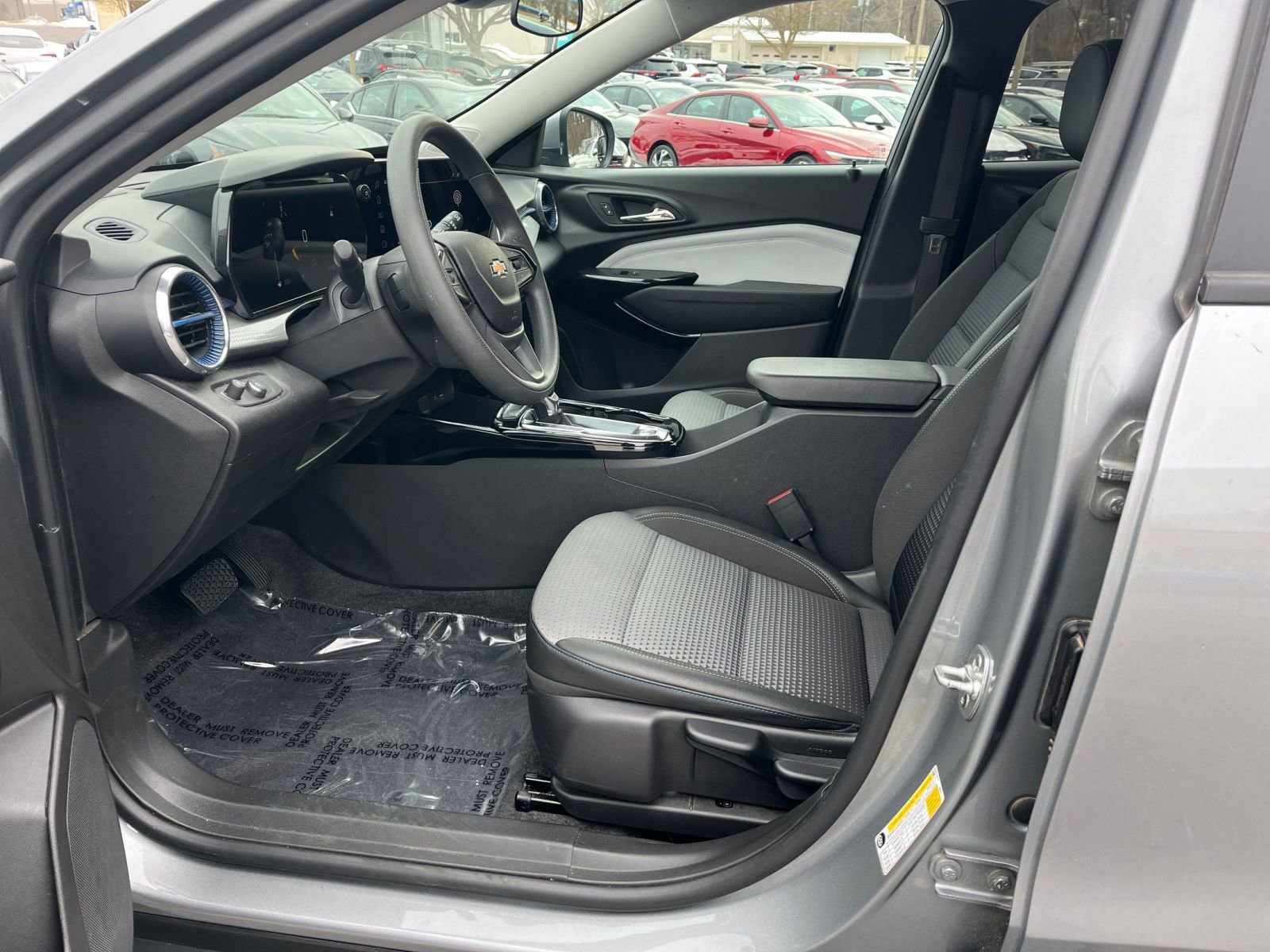 Used 2025 Chevrolet Trax LT image 22