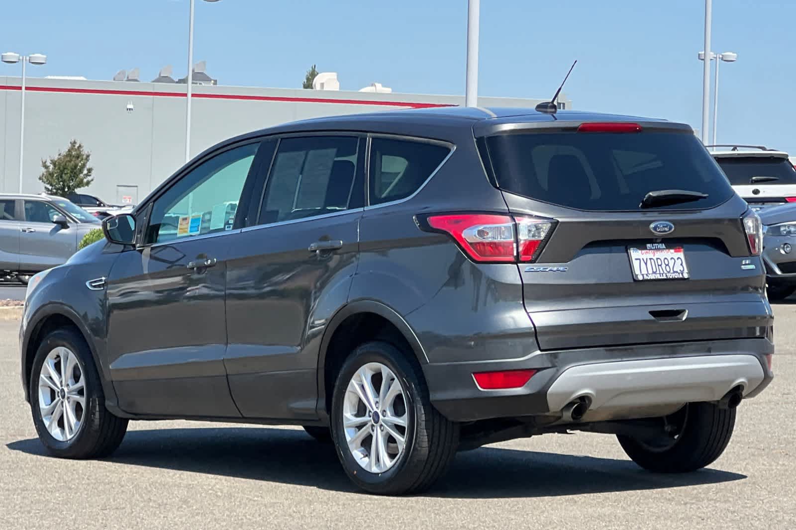 Used 2017 Ford Escape SE FWD image 7
