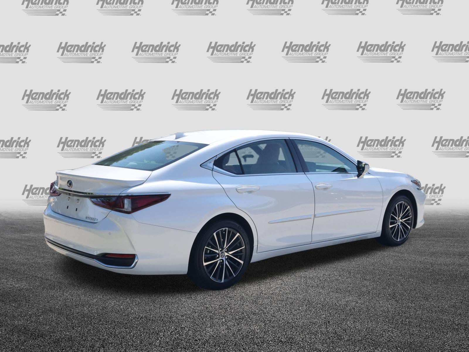 Certified 2025 Lexus ES 300h w/ Premium Package FWD image 9