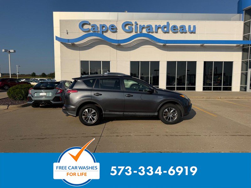 Used 2018 Toyota RAV4 LE AWD/4WD image 1