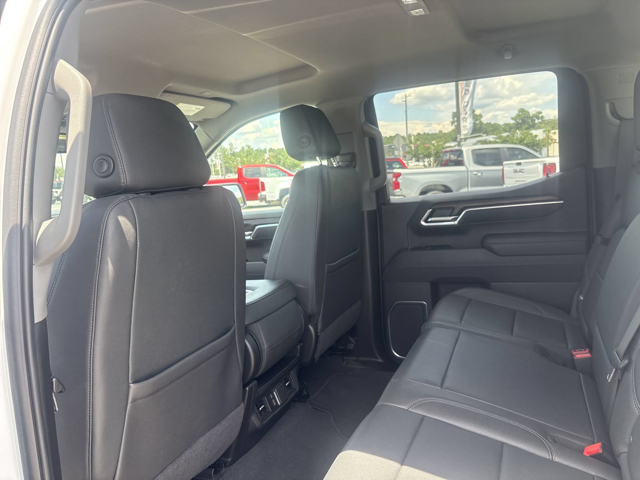 Used 2025 GMC Sierra 1500 SLT AWD/4WD image 14