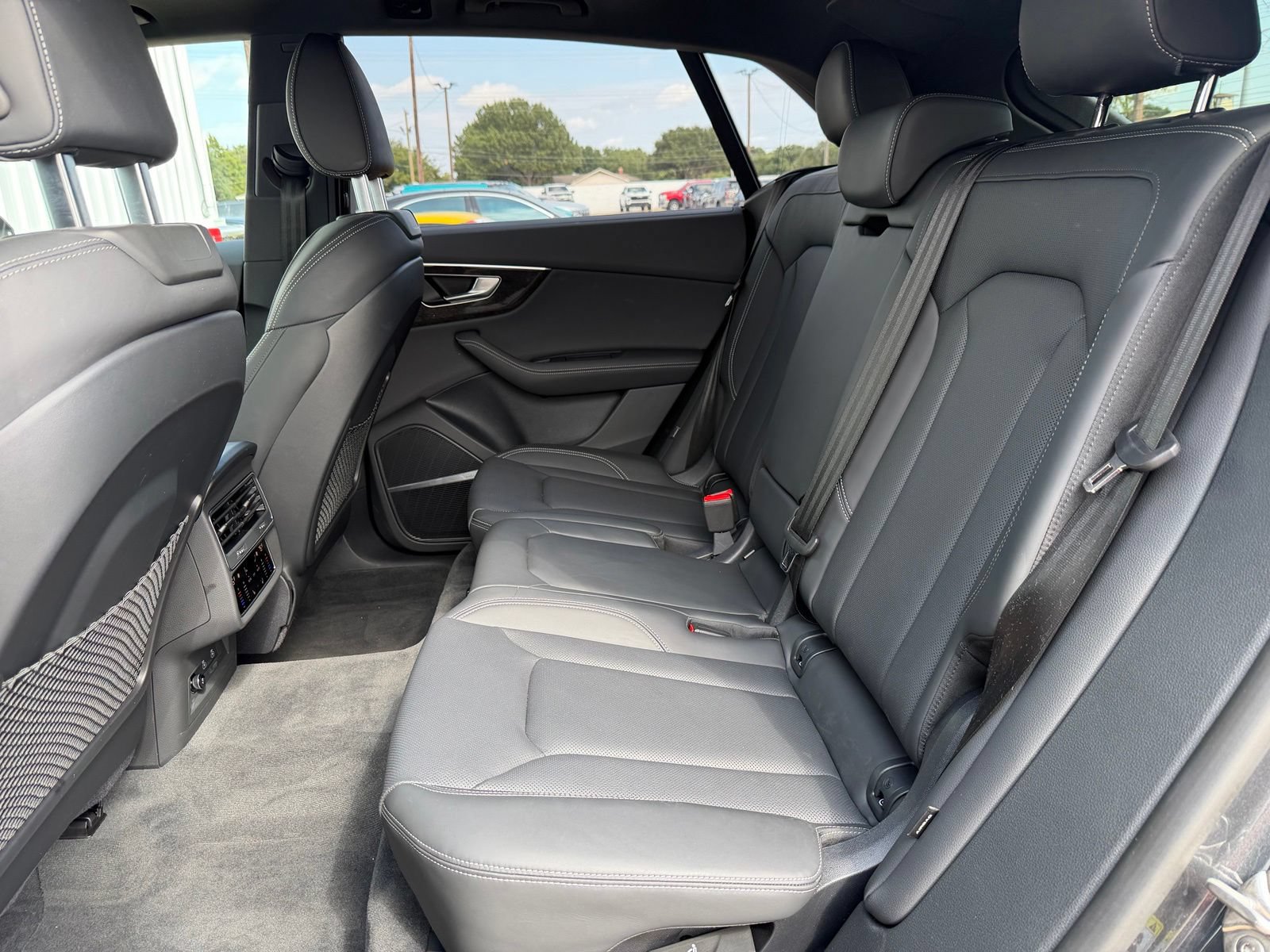 Used 2025 Audi Q8 Prestige w/ Prestige Package AWD/4WD image 23