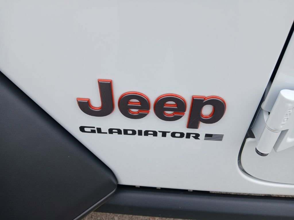 Used 2025 Jeep Gladiator Mojave w/ Convenience Group image 12