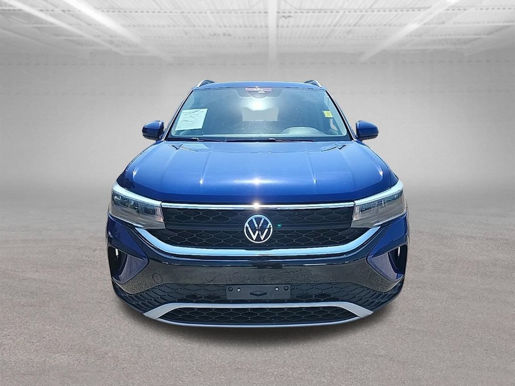 Used 2023 Volkswagen Taos SE FWD image 3