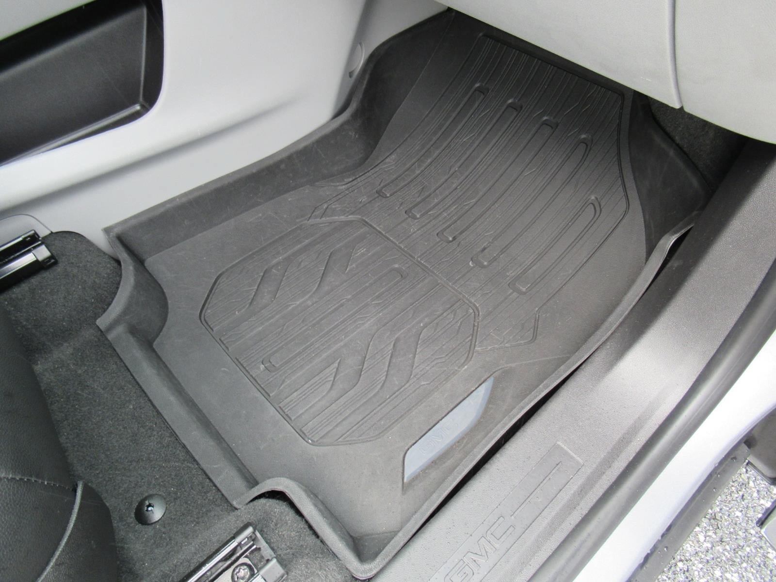 Used 2024 GMC Terrain SLT w/ Infotainment Package II FWD image 31
