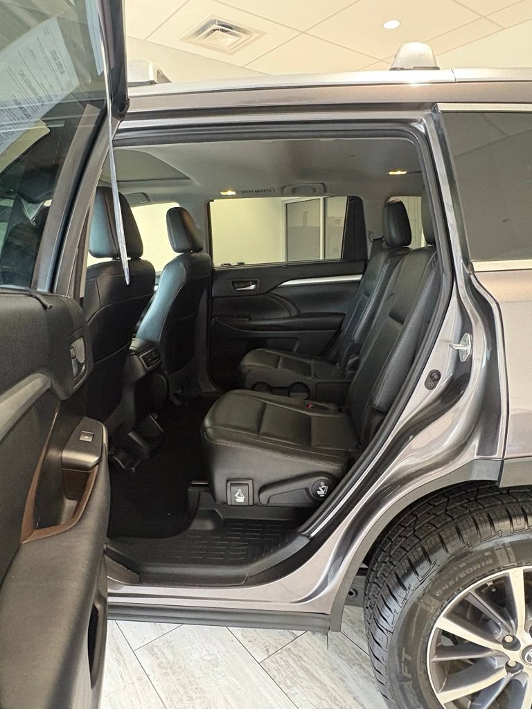 Used 2018 Toyota Highlander XLE AWD/4WD image 8