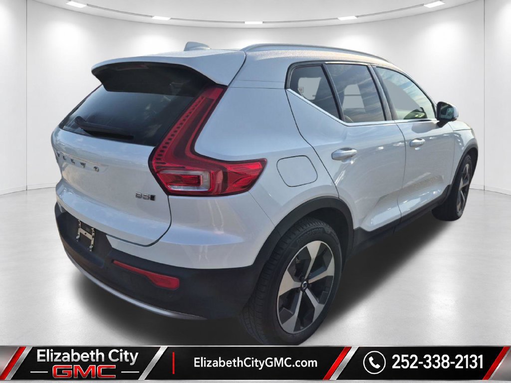 Used 2024 Volvo XC40 B5 Plus AWD/4WD image 5