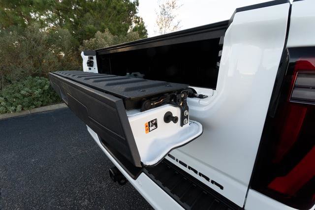 Used 2025 GMC Sierra 2500 Denali Ultimate image 10