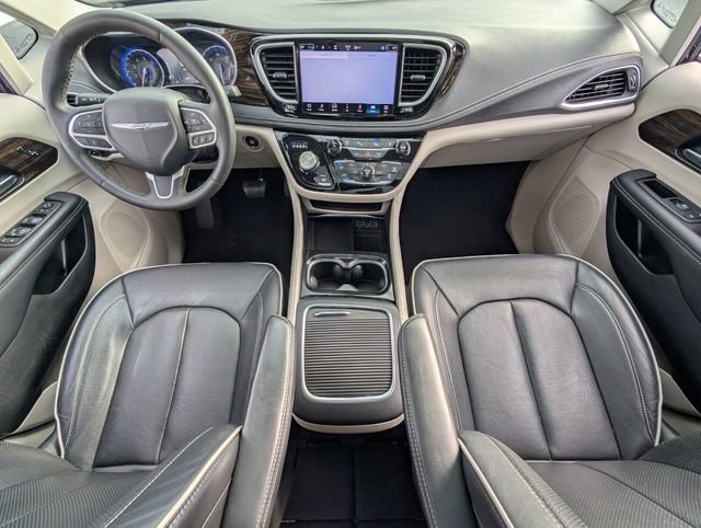 Used 2023 Chrysler Pacifica Limited image 11