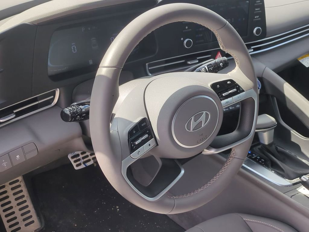 Certified 2025 Hyundai Elantra Sport FWD image 13