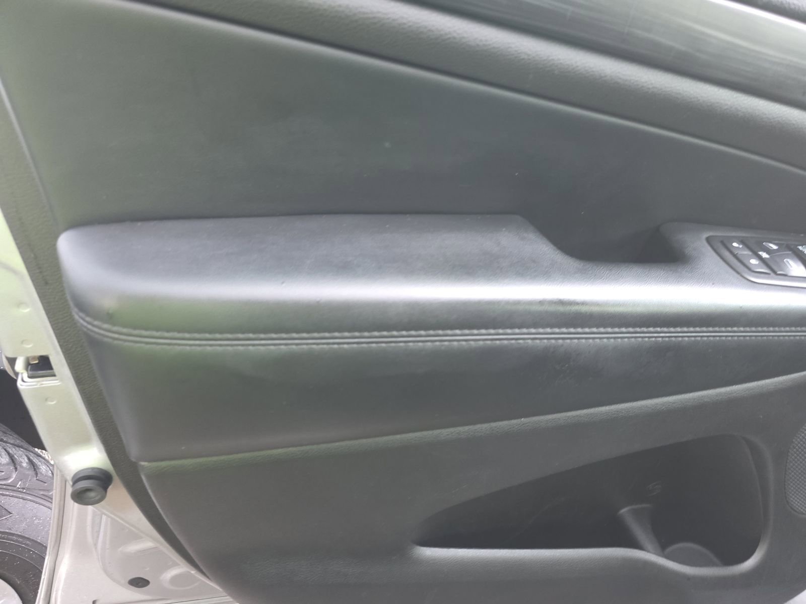 Used 2019 Jeep Grand Cherokee Laredo image 16