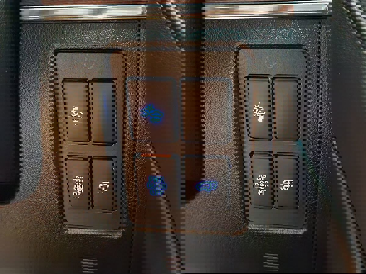 Used 2019 Toyota Land Cruiser image 40