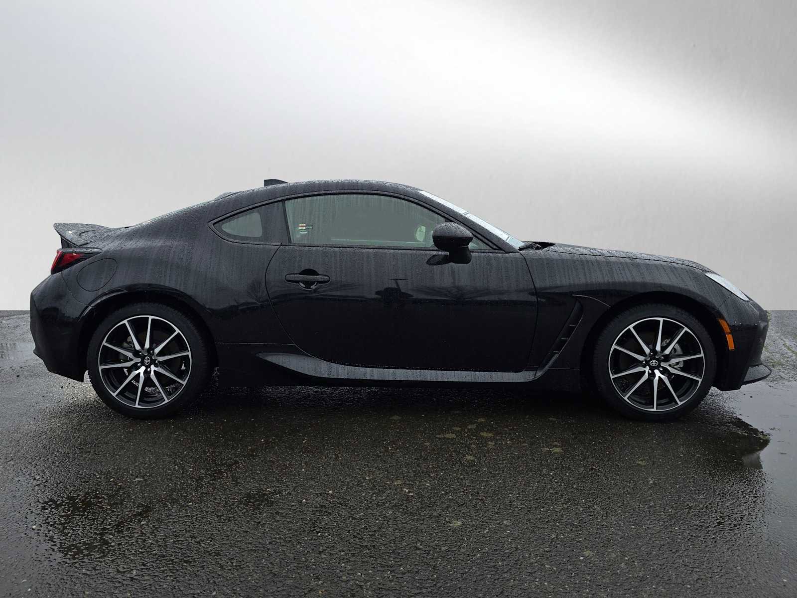 Used 2023 Toyota GR86 image 2