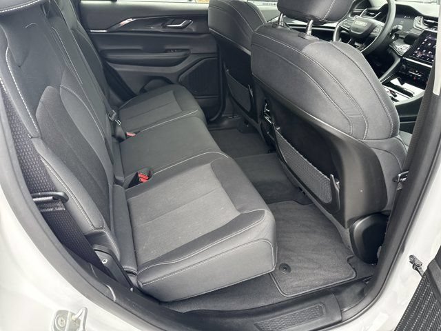 Certified 2023 Jeep Grand Cherokee Laredo AWD/4WD image 17