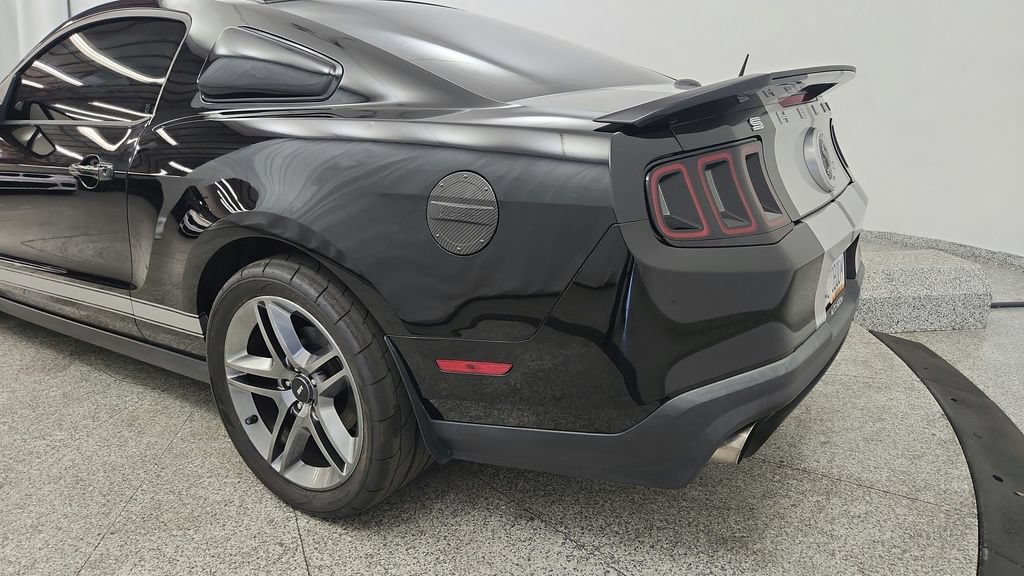 Used 2010 Ford Mustang Shelby GT500 RWD image 16