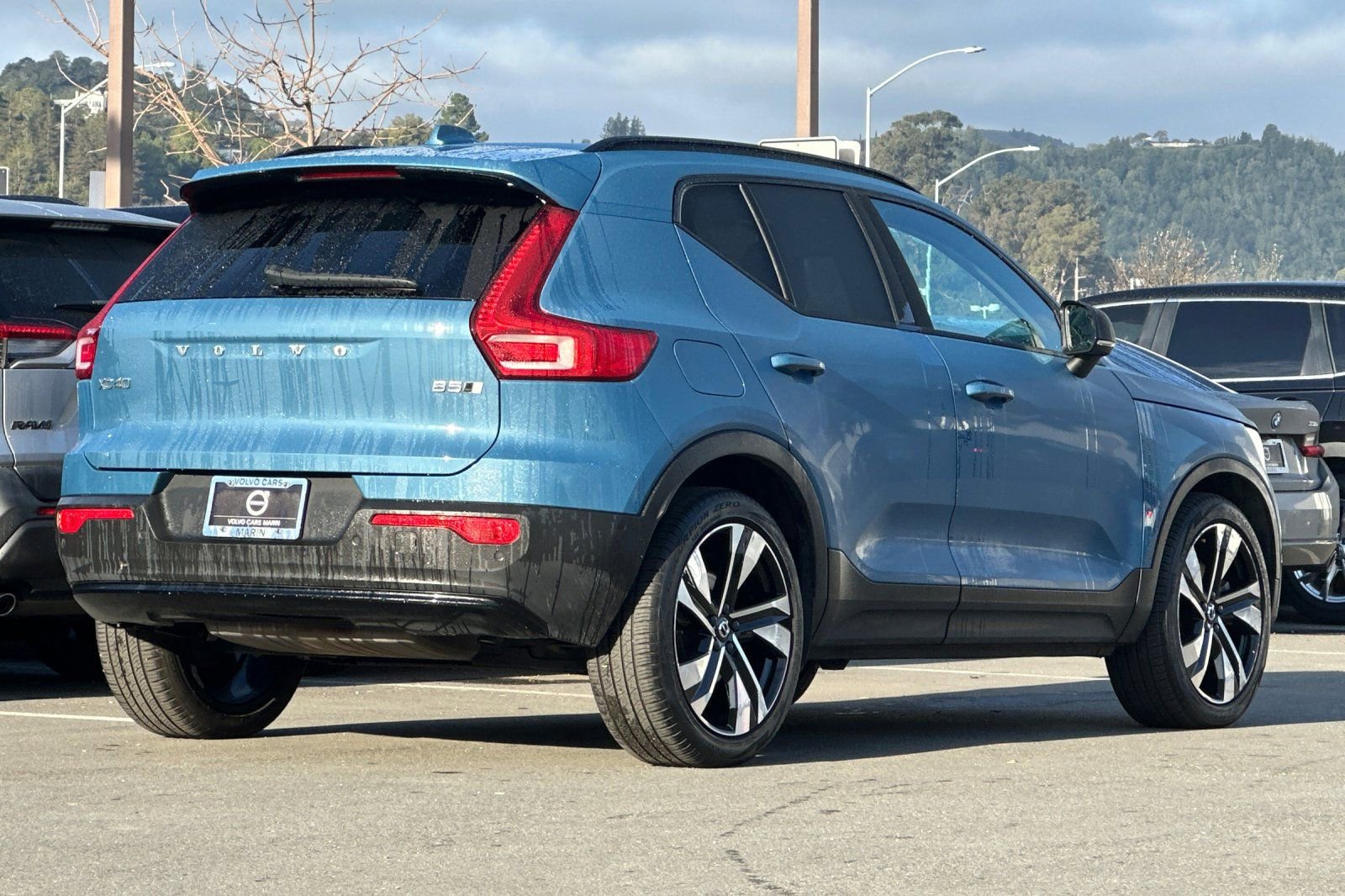 Certified 2023 Volvo XC40 B5 Plus w/ Driver Assist Package image 2