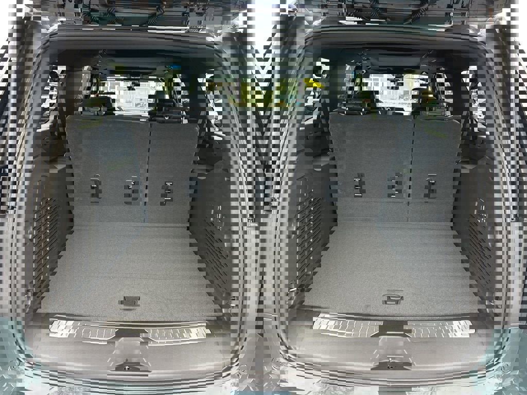 New 2026 Chevrolet Suburban Z71 w/ Comfort Package image 32