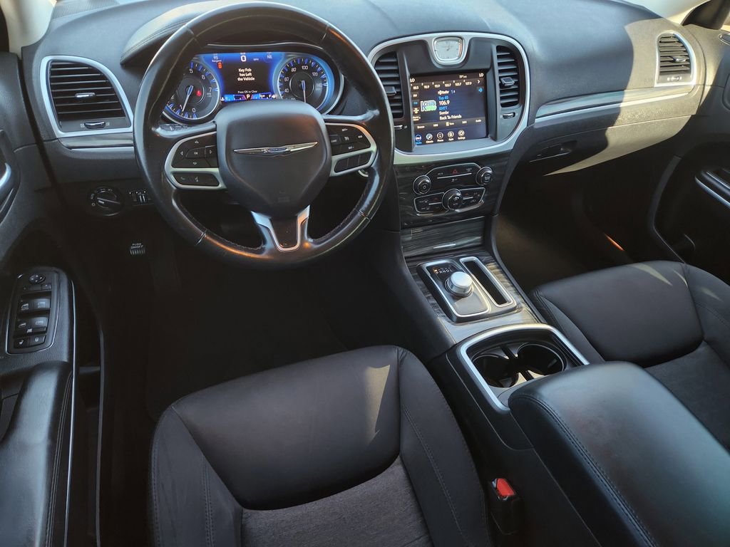 Used 2022 Chrysler 300 Touring w/ Sport Appearance Package image 29