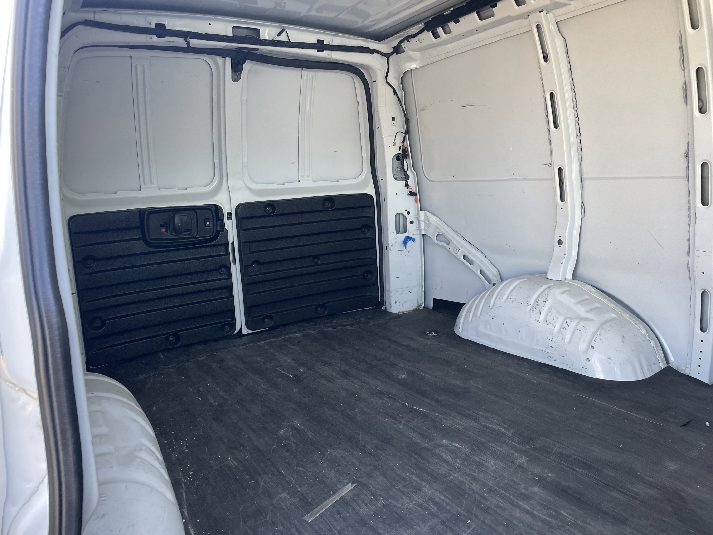 Used 2018 Chevrolet Express 2500 w/ Driver Convenience Package image 21