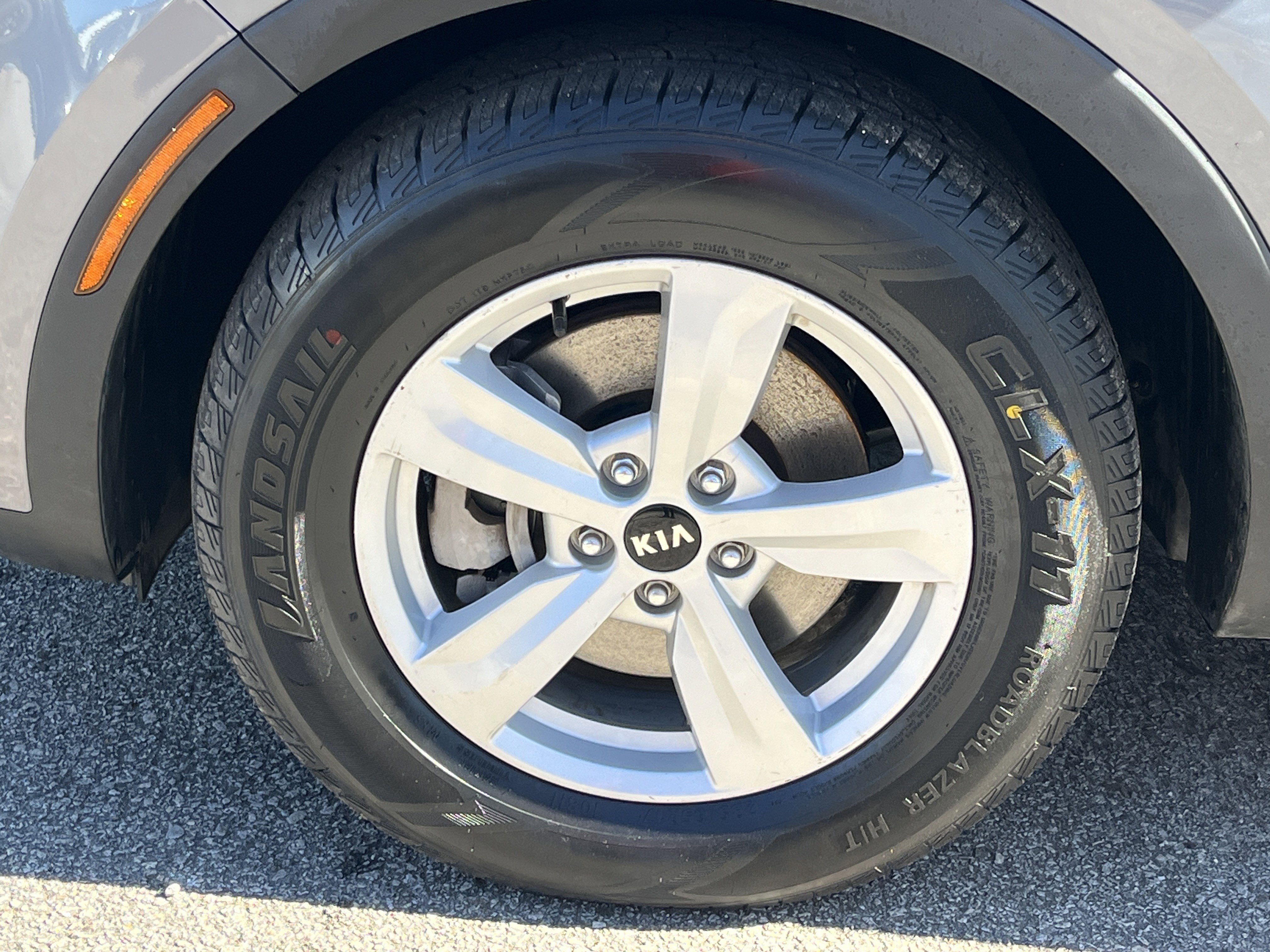 Certified 2022 Kia Sorento LX image 28