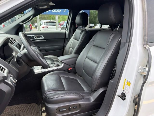 Used 2015 Ford Explorer XLT w/ Equipment Group 202A AWD/4WD image 9