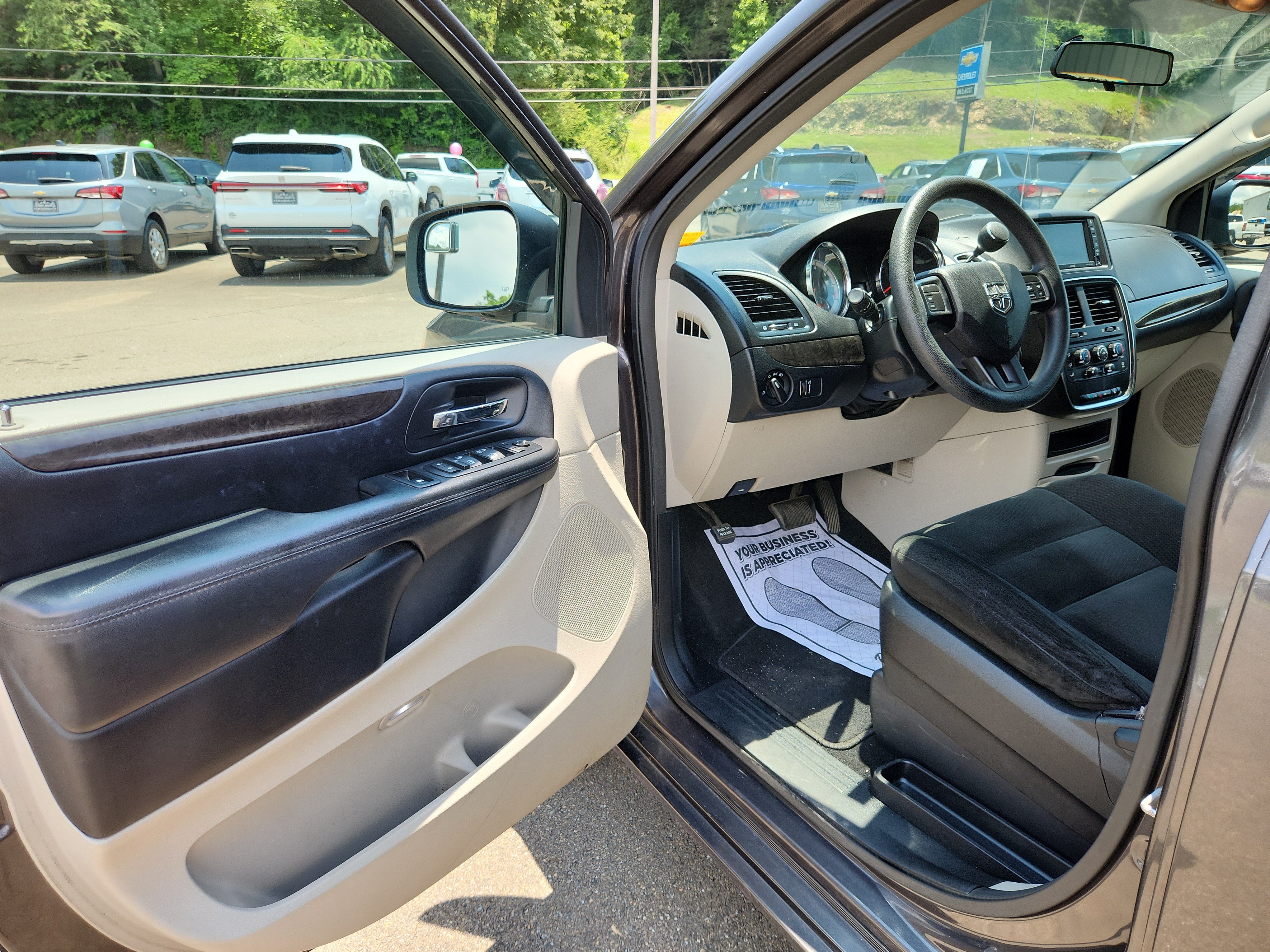 Used 2016 Dodge Grand Caravan SE w/ Quick Order Package 29E SE FWD image 10
