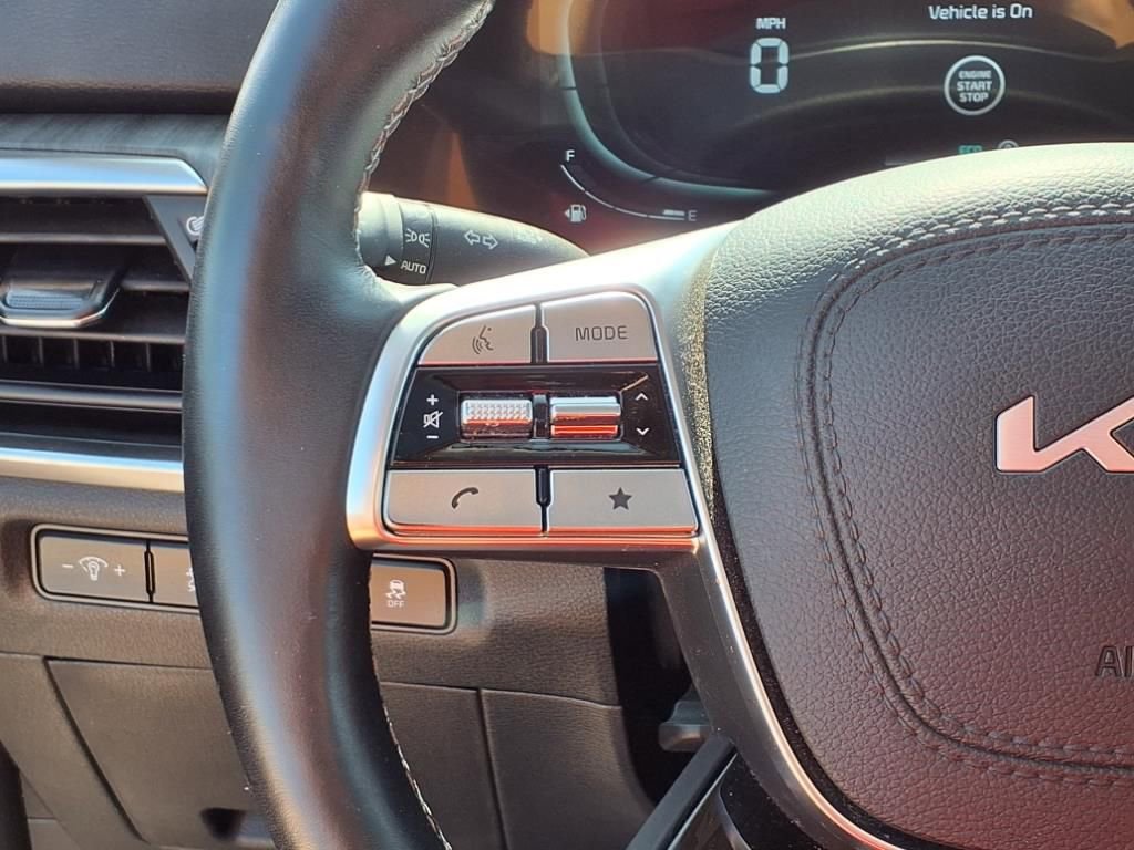 Used 2024 Kia Telluride EX w/ EX Captain's Chair Package image 18