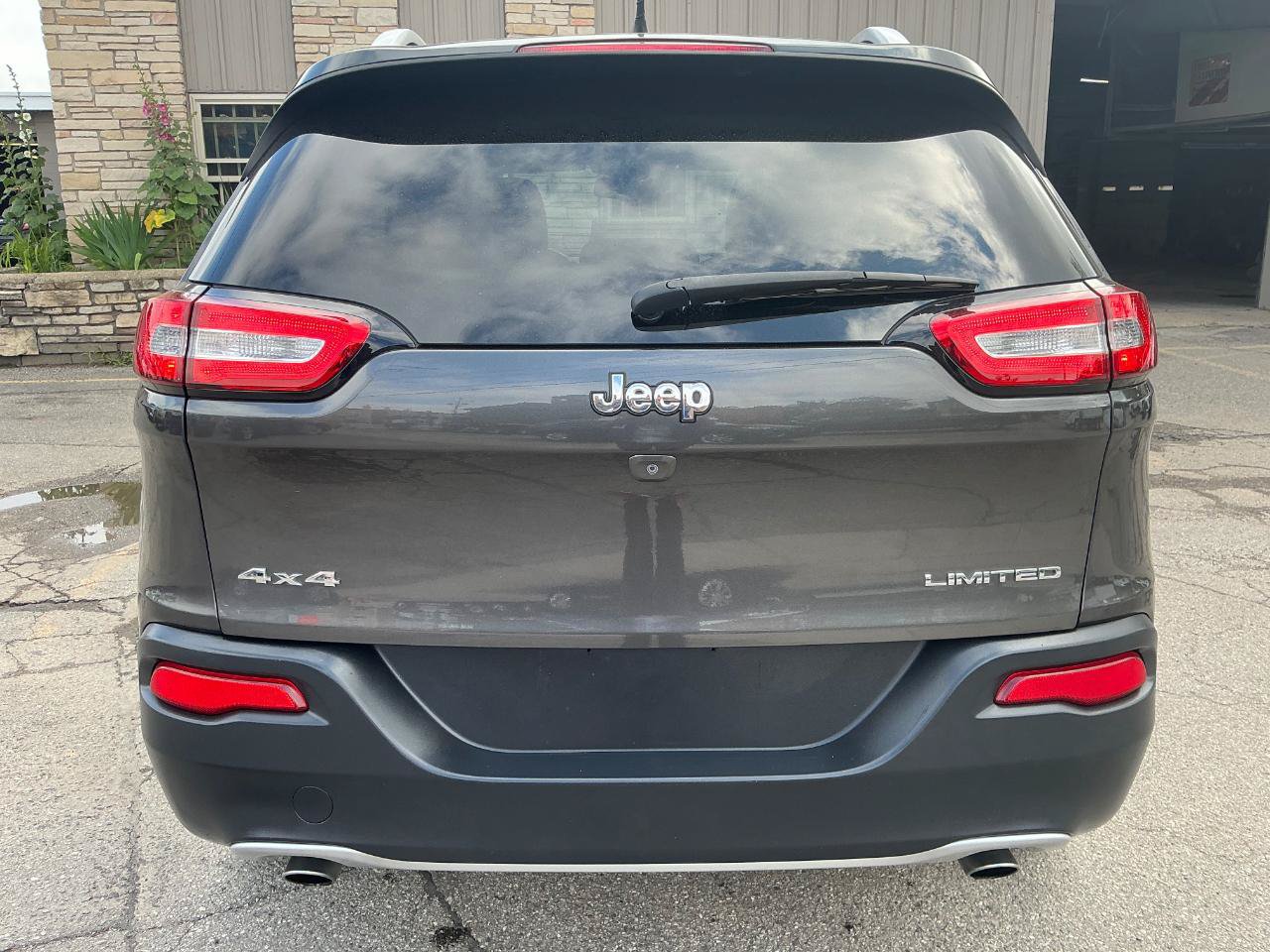 Used 2014 Jeep Cherokee Limited AWD/4WD image 4