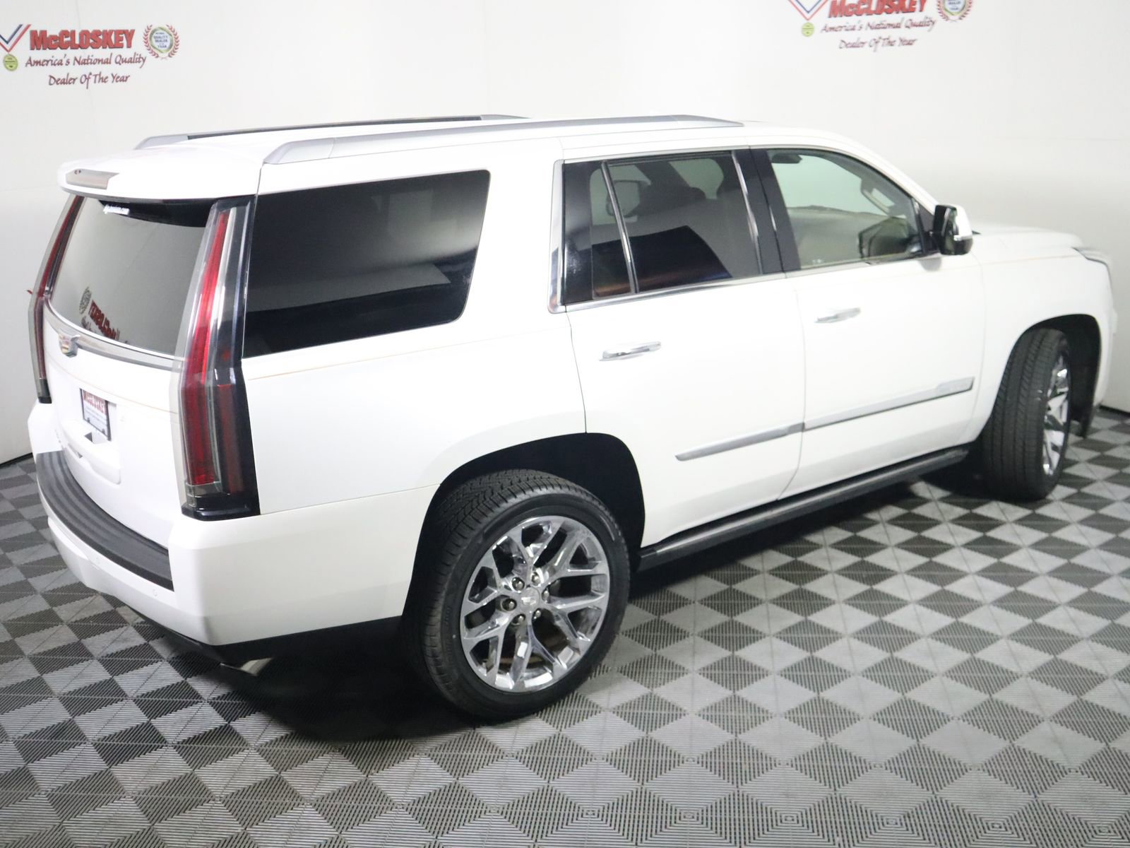 Used 2016 Cadillac Escalade Platinum AWD/4WD image 4