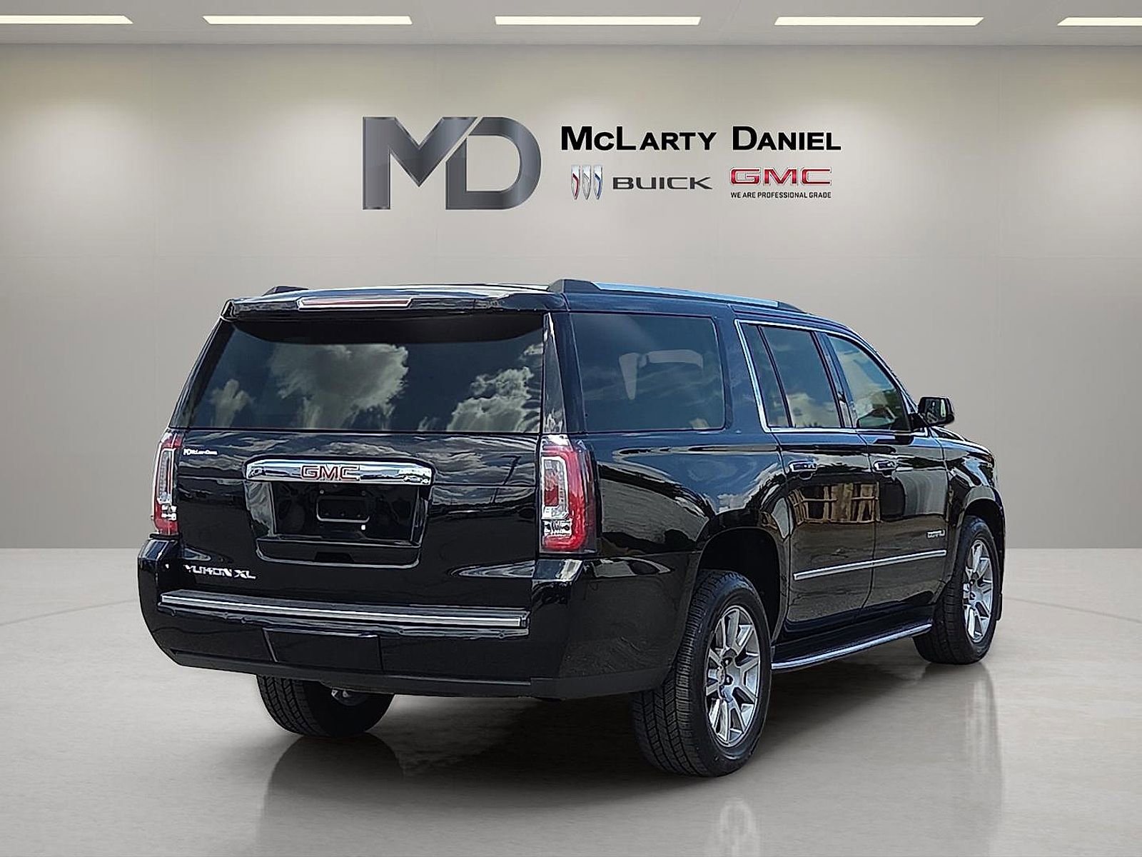 Used 2019 GMC Yukon XL Denali AWD/4WD image 5