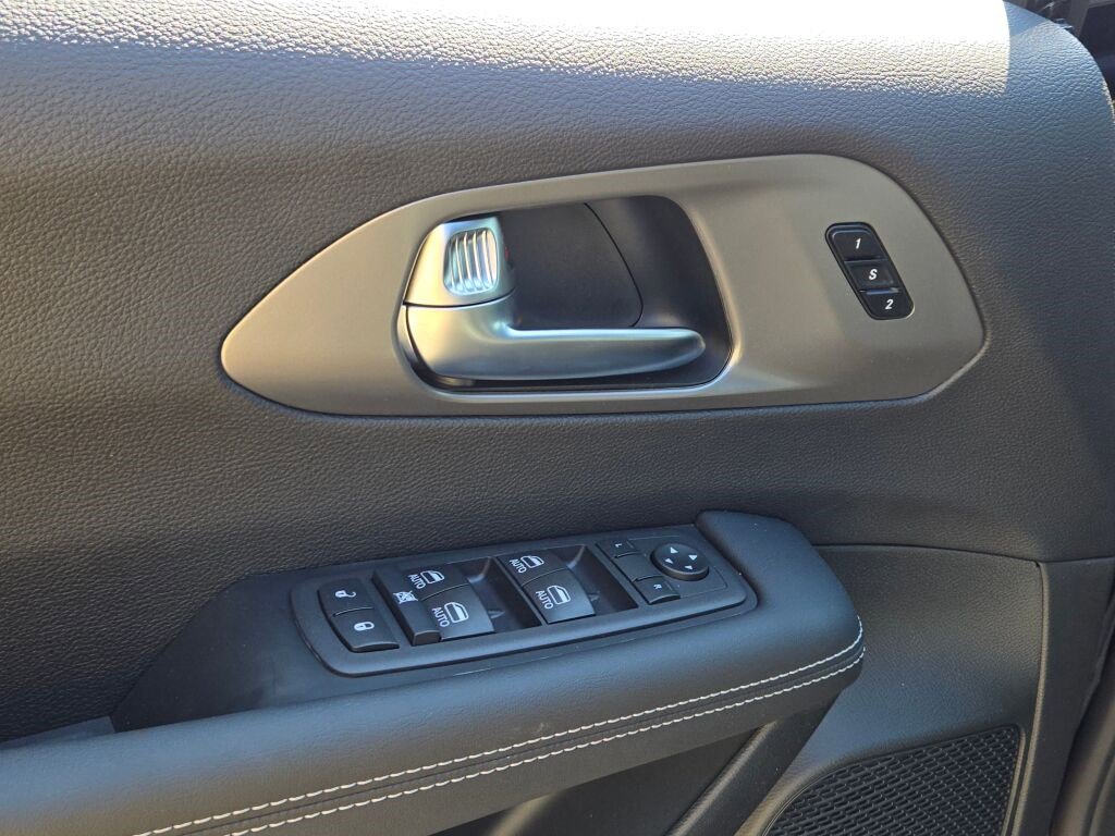 New 2026 Chrysler Pacifica Select image 21